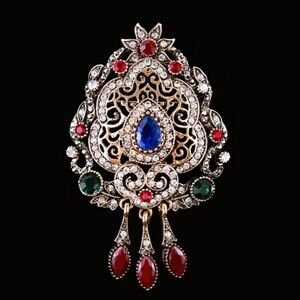 Vintage Baroque Queen Crystal Elegant Brooch